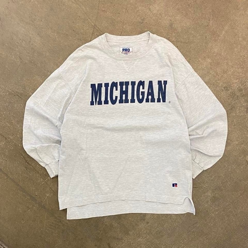 Vintage University of Michigan Wolverines Russell Athletic Longsleeve Shirt 90 L